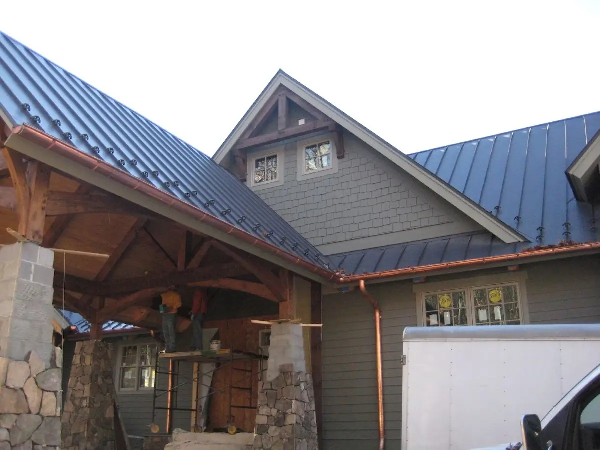 Craftsman Roofing team delivering quality roofing work in Spring Hills